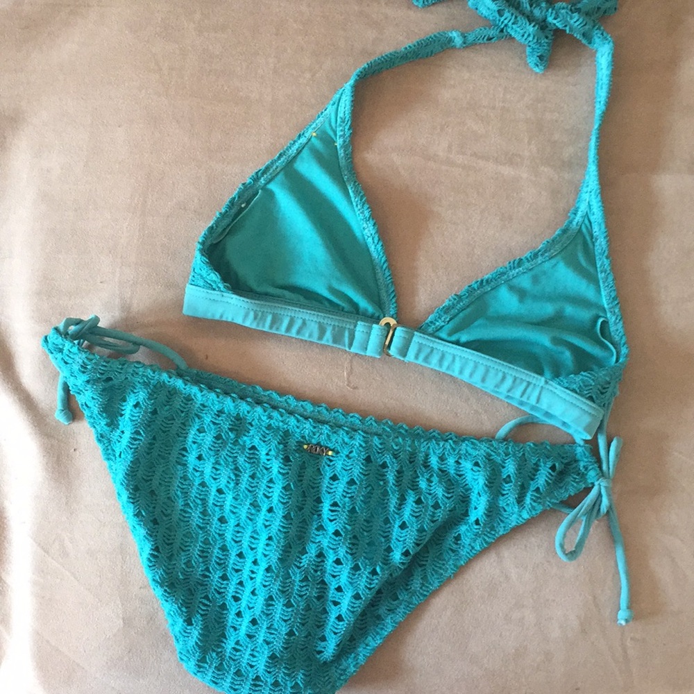 Bikini - Picture 2 of 2